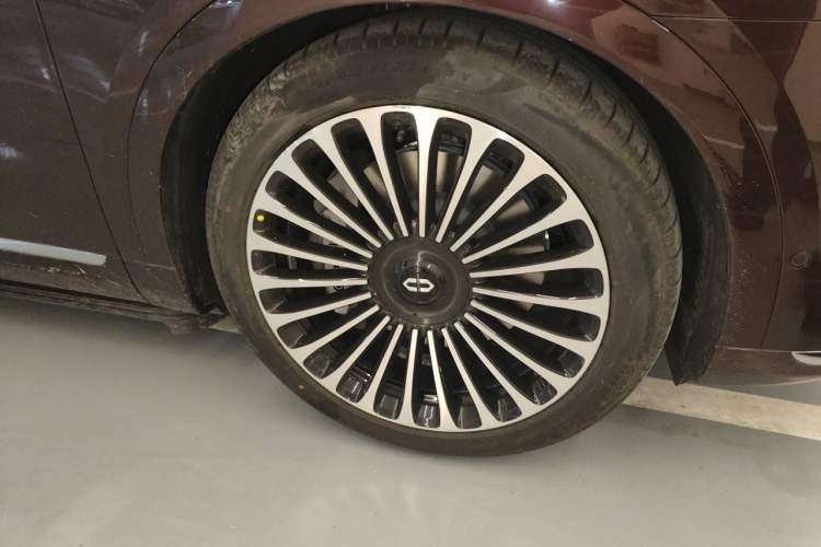 Used Hima AITO M9 2025 Model Range-Extended Ultra Edition 52kWh 6-seater (896-line LiDAR) Right Front Wheel Hub