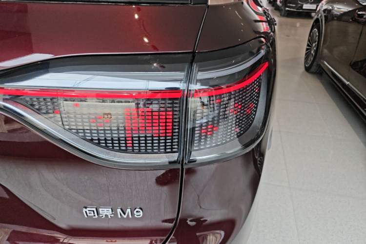 Used Hima AITO M9 2025 Extended-Range Max Version 52 kWh 5-Seater Edition Right Rear Taillight