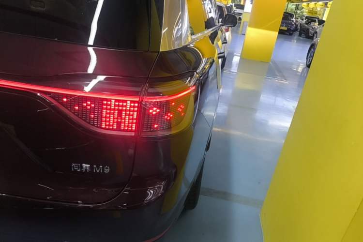 Used Hima AITO M9 2025 Extended-Range Ultra Version 52 kWh 6-Seater Right Rear Taillight