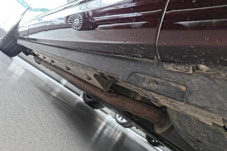 Used Hima AITO M9 2025 Extended-Range Max Version 52 kWh 5-Seater Edition Right Side Sill