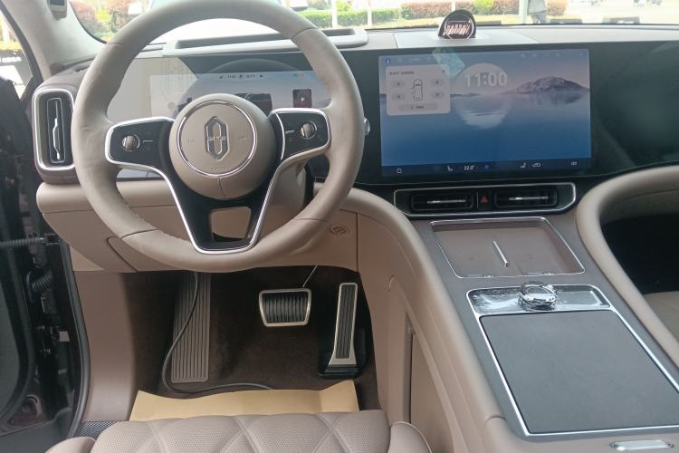 Used Hima AITO M9 2025 Extended-Range Ultra Version 52 kWh 5-Seater Edition Center Console