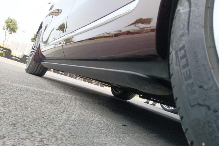 Used Hima AITO M9 2025 Extended-Range Ultra Version 52 kWh 5-Seater Edition Left Side Sill