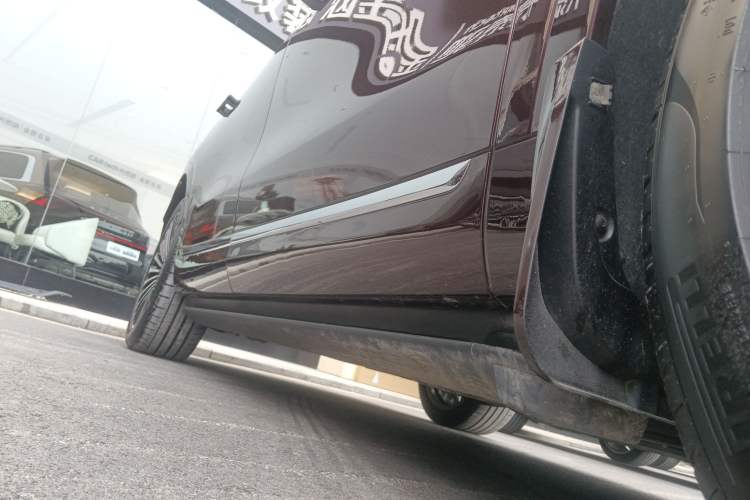 Used Hima AITO M9 2025 Extended-Range Ultra Version 52 kWh 5-Seater Edition Right Side Sill