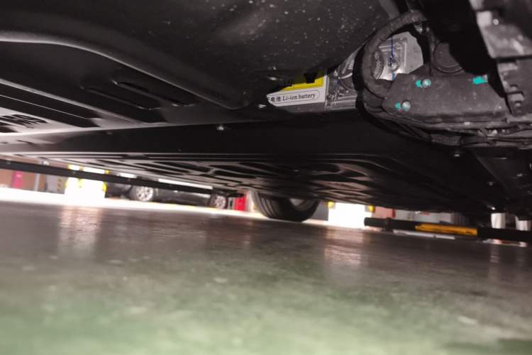 Used Hima AITO M9 2025 Extended-Range Ultra Version 52 kWh 6-Seater Chassis Front Left