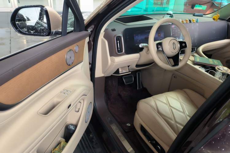 Used Hima AITO M9 2025 Extended-Range Ultra Version 52 kWh 6-Seater Driver Seat