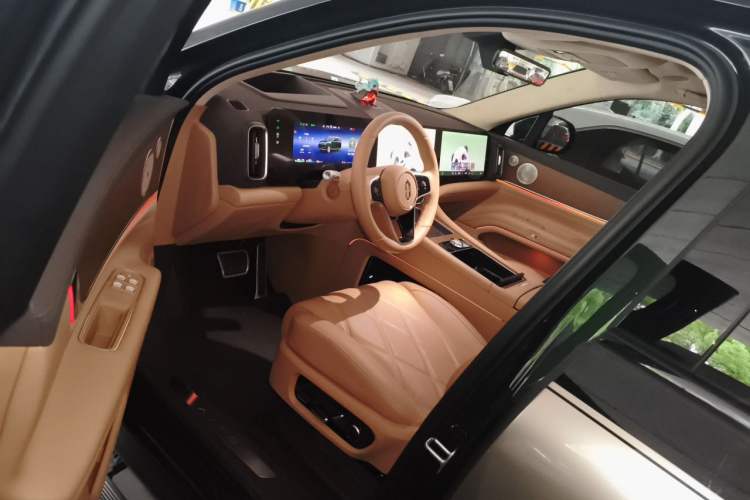 Used Hima AITO M9 2025 Extended-Range Max Version 52 kWh 6-Seater Edition Driver Seat