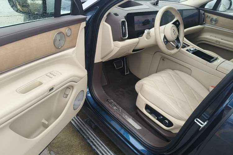 Used Hima AITO M9 2025 Extended-Range Ultra Version 52 kWh 6-Seater Driver Seat