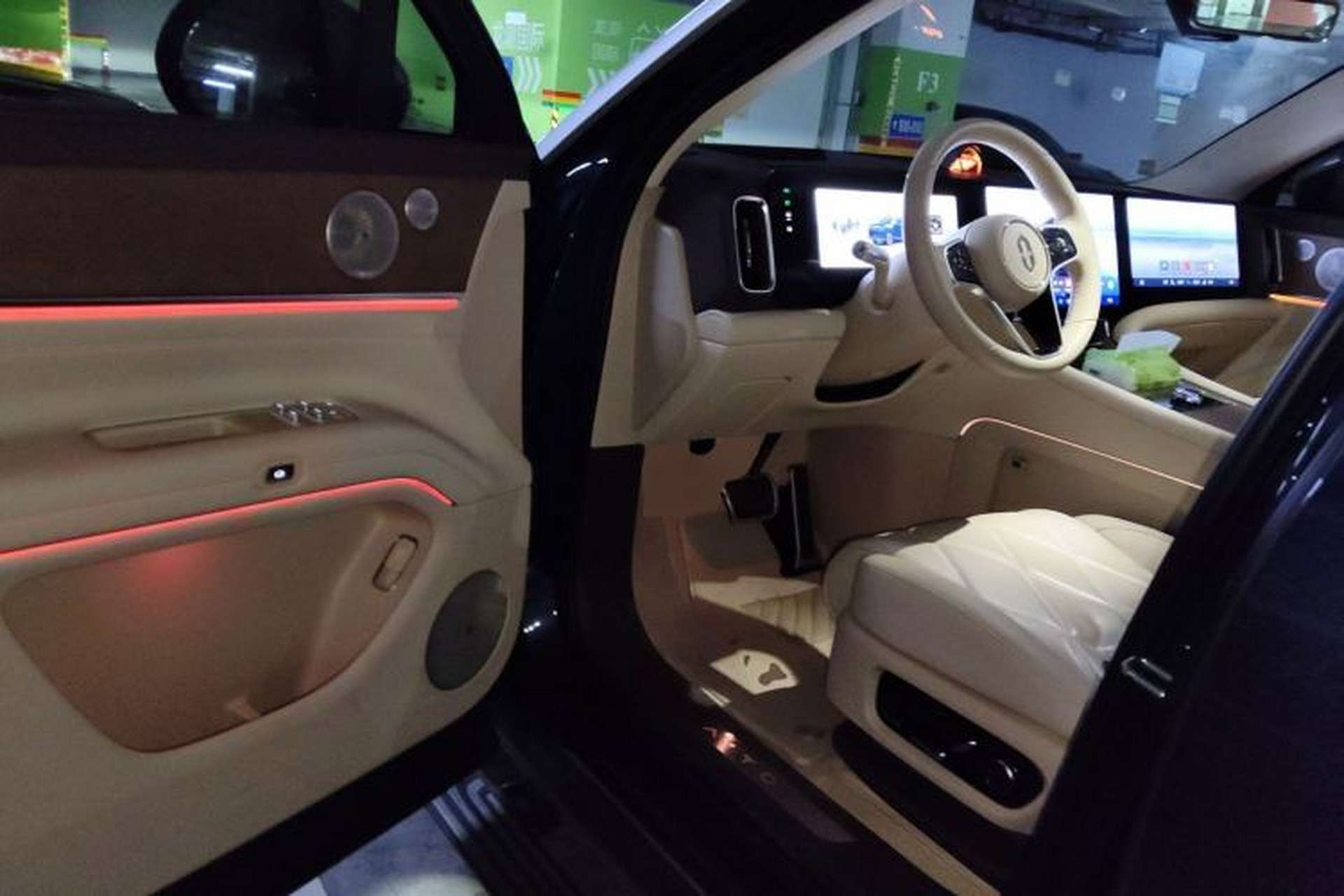 Used Hima AITO M9 2025 All-Electric Ultra Version 100 kWh 5-Seater Model Driver Seat