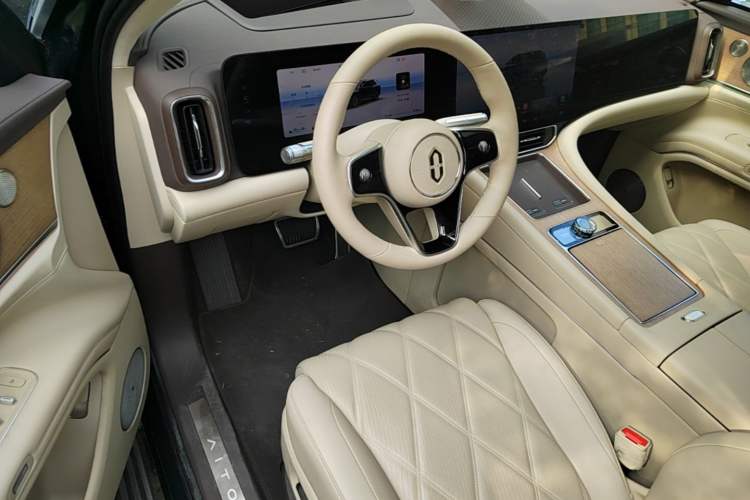 Used Hima AITO M9 2025 Extended-Range Ultra Version 52 kWh 6-Seater Driver Seat