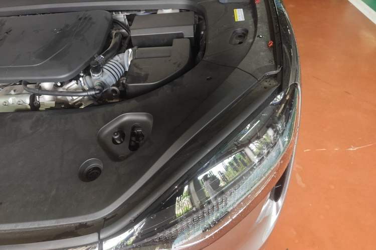 Used Hima AITO M9 2025 Extended-Range Ultra Version 52 kWh 6-Seater Engine Bay Left