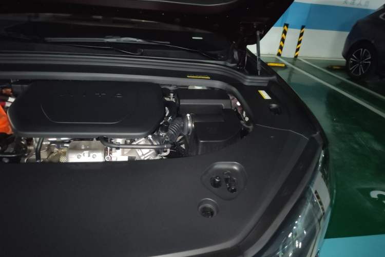 Used Hima AITO M9 2025 Extended-Range Ultra Version 52 kWh 5-Seater Edition Engine Bay Left
