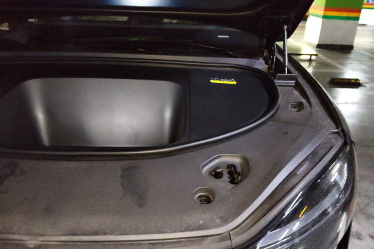 Used Hima AITO M9 2025 All-Electric Ultra Version 100 kWh 5-Seater Model Engine Bay Left