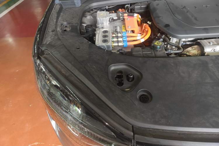 Used Hima AITO M9 2025 Extended-Range Ultra Version 52 kWh 6-Seater Engine Bay Right