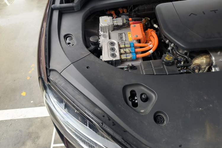 Used Hima AITO M9 2025 Extended-Range Ultra Version 52 kWh 6-Seater Engine Bay Right