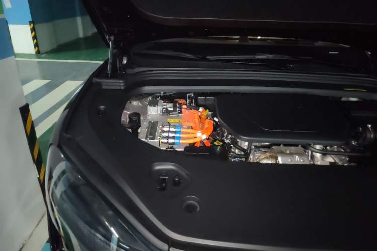 Used Hima AITO M9 2025 Extended-Range Ultra Version 52 kWh 5-Seater Edition Engine Bay Right