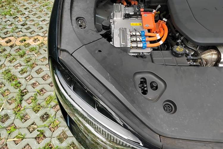 Used Hima AITO M9 2025 Extended-Range Ultra Version 52 kWh 6-Seater Engine Bay Right