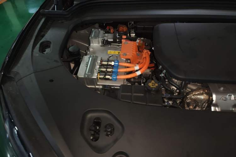 Used Hima AITO M9 2025 Extended-Range Ultra Version 52 kWh 6-Seater Engine Bay Right