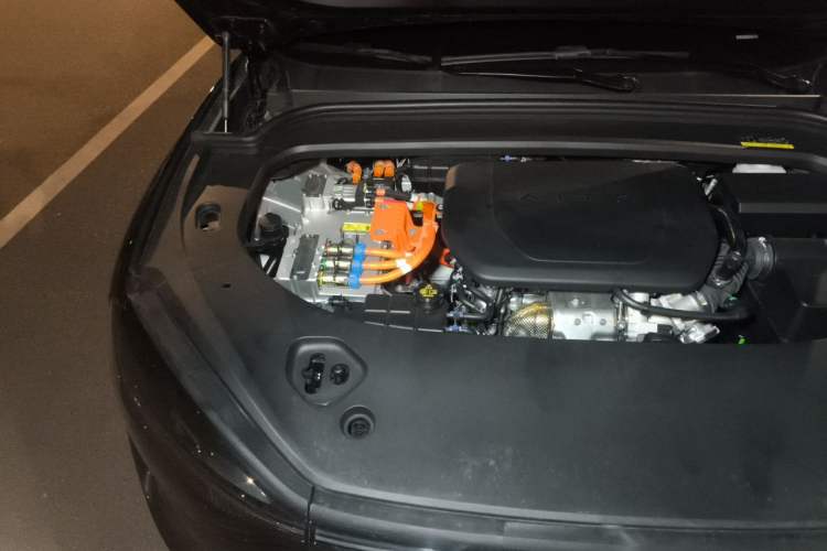 Used Hima AITO M9 2025 Extended-Range Ultra Version 52 kWh 5-Seater Edition Engine Bay Right