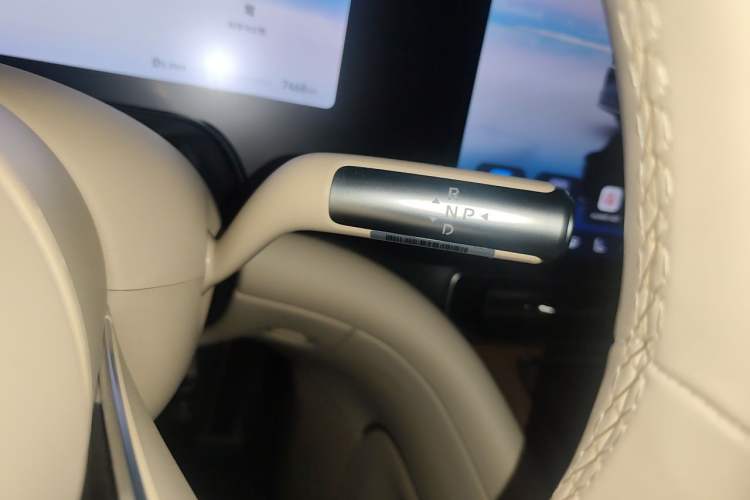 Used Hima AITO M9 2025 Extended-Range Ultra Version 52 kWh 6-Seater Gear Lever