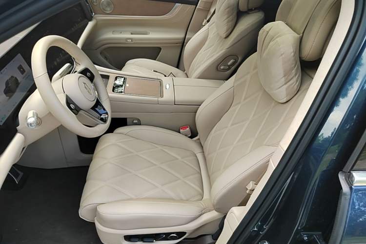 Used Hima AITO M9 2025 Extended-Range Ultra Version 52 kWh 6-Seater Left Front Seat