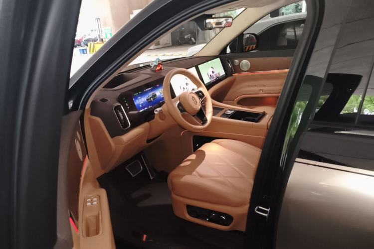 Used Hima AITO M9 2025 Extended-Range Max Version 52 kWh 6-Seater Edition Left Front Seat