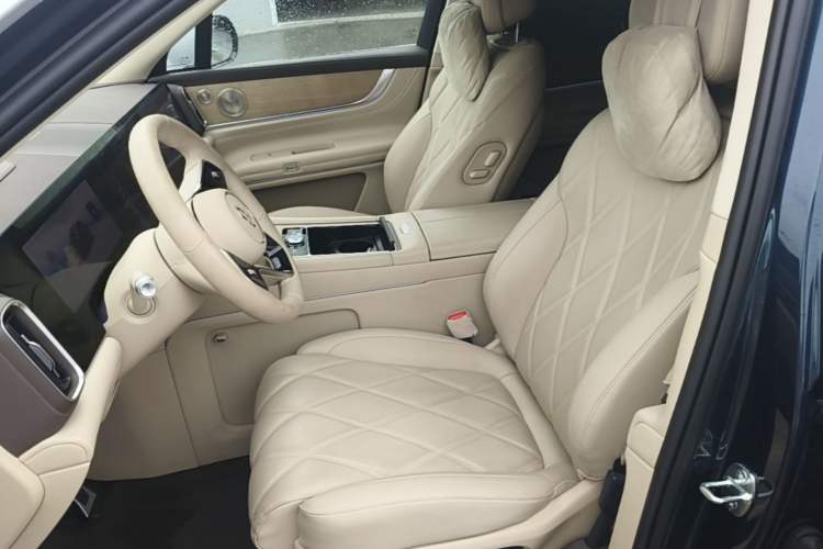 Used Hima AITO M9 2025 Extended-Range Ultra Version 52 kWh 6-Seater Left Front Seat
