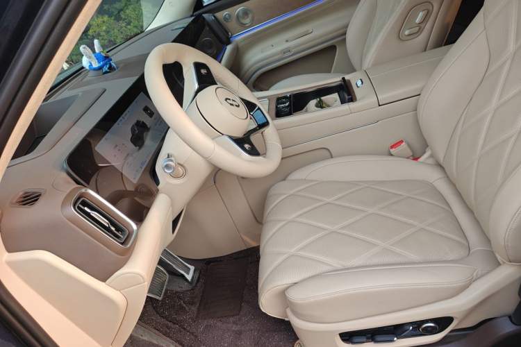 Used Hima AITO M9 2025 Extended-Range Ultra Version 52 kWh 6-Seater Left Front Seat