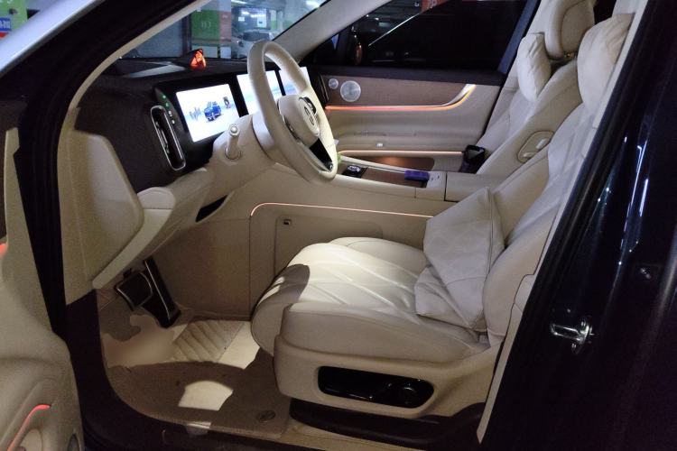 Used Hima AITO M9 2025 All-Electric Ultra Version 100 kWh 5-Seater Model Left Front Seat