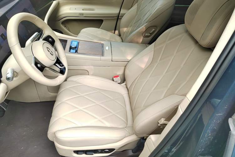 Used Hima AITO M9 2025 Extended-Range Ultra Version 52 kWh 6-Seater Left Front Seat