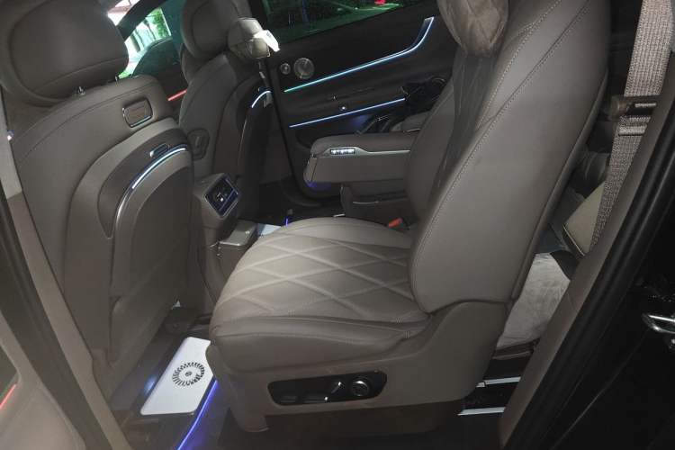 Used Hima AITO M9 2025 Extended-Range Ultra Version 52 kWh 6-Seater Left Rear Seat