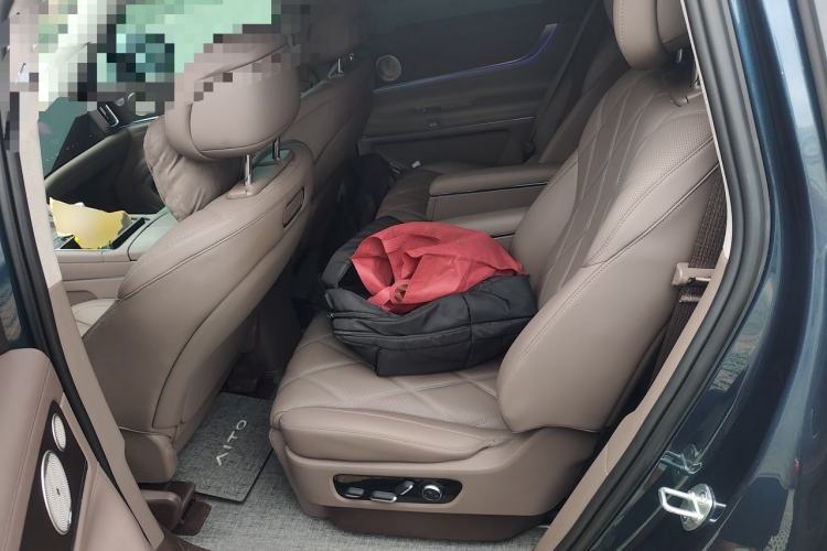 Used Hima AITO M9 2025 Extended-Range Ultra Version 52 kWh 6-Seater Left Rear Seat