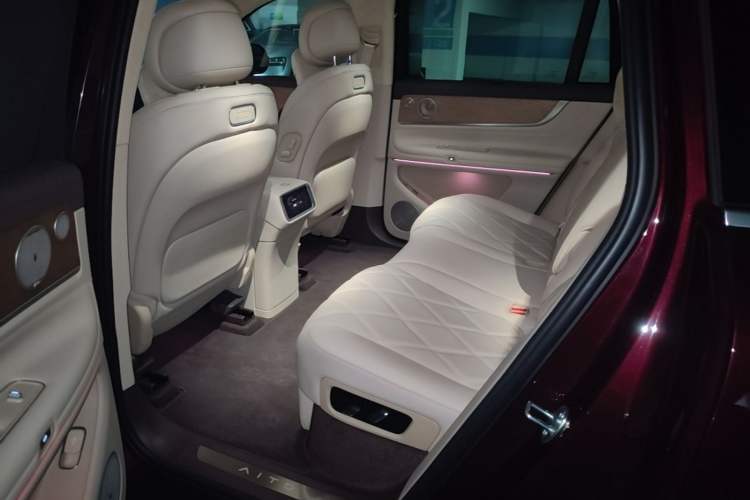 Used Hima AITO M9 2025 Extended-Range Ultra Version 52 kWh 5-Seater Edition Left Rear Seat