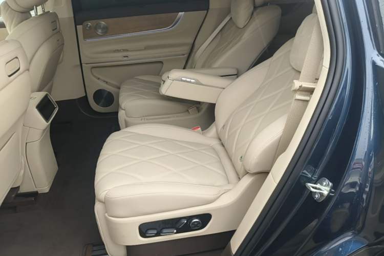 Used Hima AITO M9 2025 Extended-Range Ultra Version 52 kWh 6-Seater Left Rear Seat