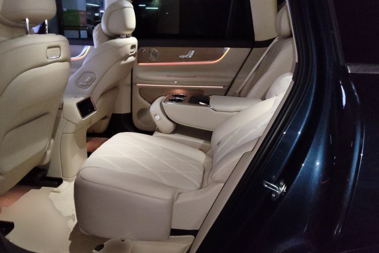 Used Hima AITO M9 2025 All-Electric Ultra Version 100 kWh 5-Seater Model Left Rear Seat