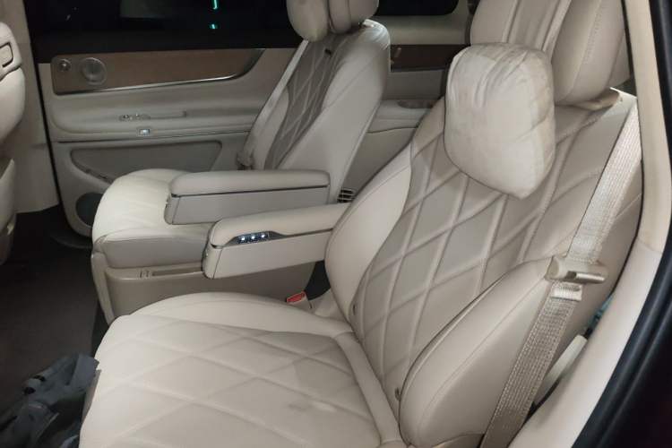 Used Hima AITO M9 2025 Extended-Range Ultra Version 52 kWh 6-Seater Left Rear Seat