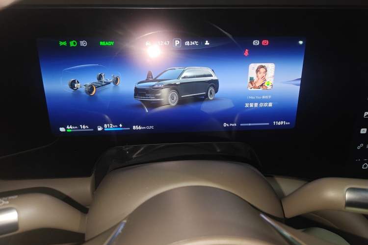Used Hima AITO M9 2025 Extended-Range Ultra Version 52 kWh 6-Seater Odometer Close Up