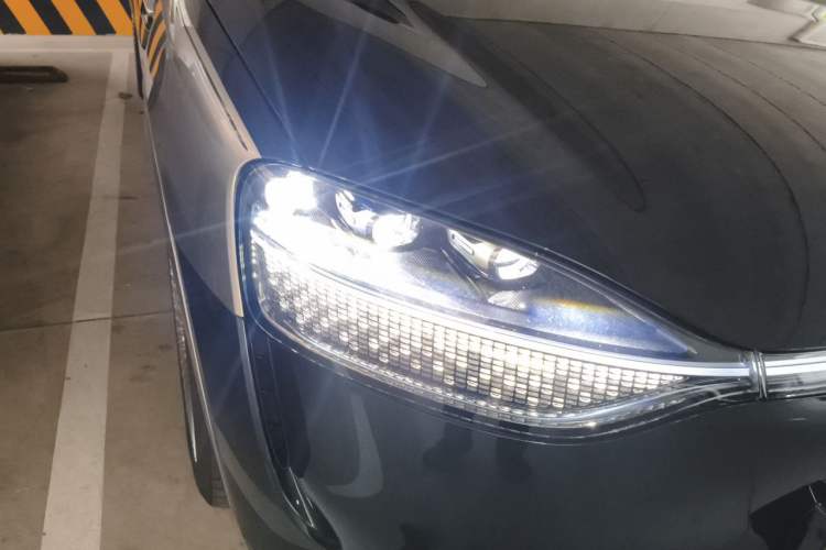 Used Hima AITO M9 2025 Extended-Range Max Version 52 kWh 6-Seater Edition Right Front Headlight