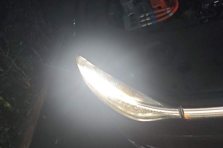 Used Hima AITO M9 2025 Extended-Range Ultra Version 52 kWh 6-Seater Right Front Headlight