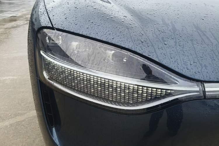 Used Hima AITO M9 2025 Extended-Range Ultra Version 52 kWh 6-Seater Right Front Headlight