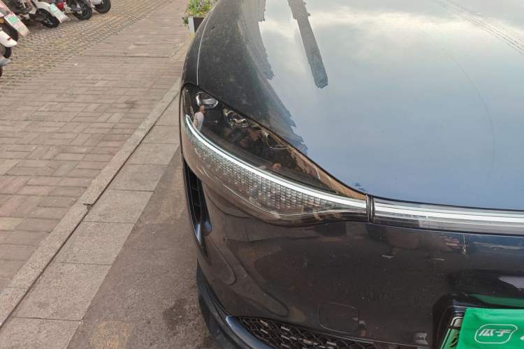 Used Hima AITO M9 2025 Extended-Range Ultra Version 52 kWh 6-Seater Right Front Headlight