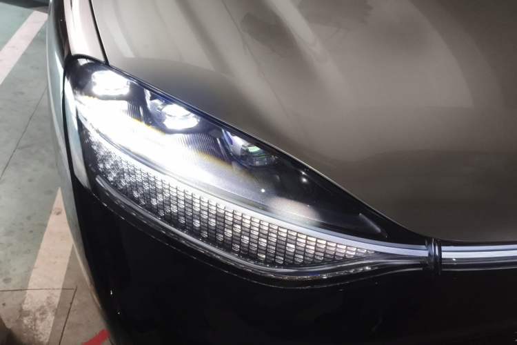 Used Hima AITO M9 2025 Extended-Range Ultra Version 52 kWh 6-Seater Right Front Headlight