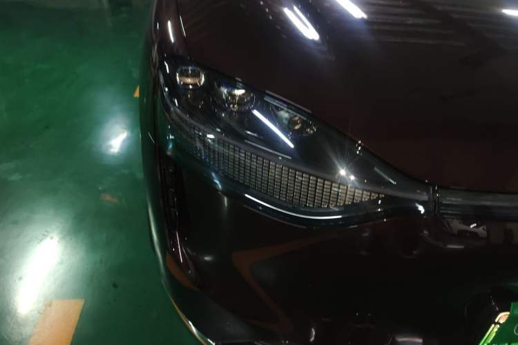Used Hima AITO M9 2025 Extended-Range Ultra Version 52 kWh 6-Seater Right Front Headlight