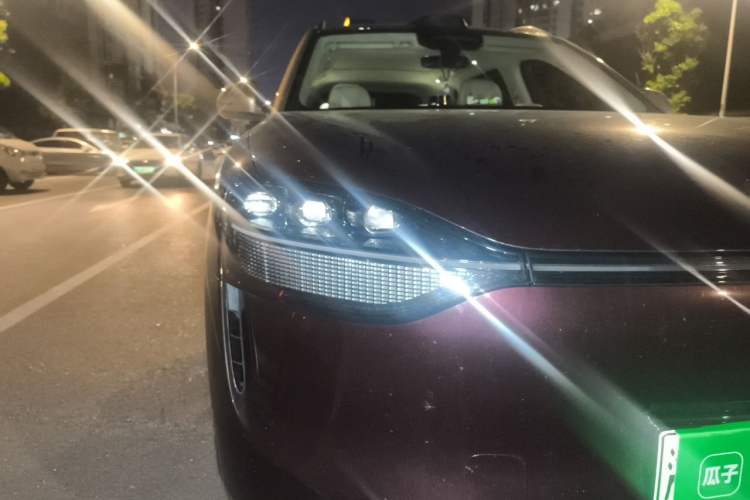 Used Hima AITO M9 2025 Extended-Range Ultra Version 52 kWh 5-Seater Edition Right Front Headlight