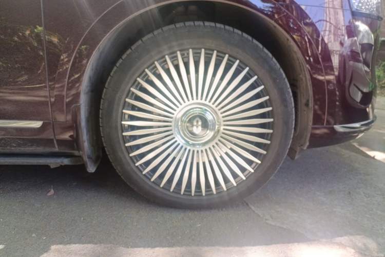 Used Hima AITO M9 2025 Extended-Range Ultra Version 52 kWh 6-Seater Right Front Wheel Hub