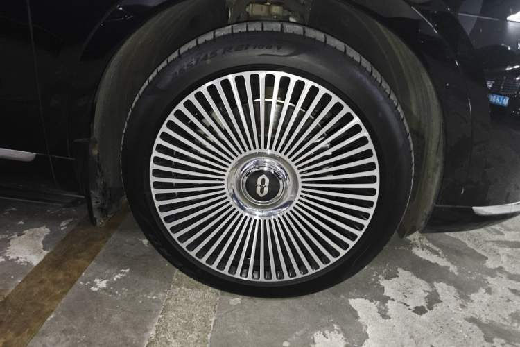 Used Hima AITO M9 2025 Extended-Range Ultra Version 52 kWh 6-Seater Right Front Wheel Hub