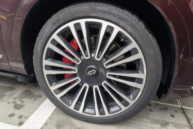 Used Hima AITO M9 2025 Extended-Range Ultra Version 52 kWh 6-Seater Right Front Wheel Hub