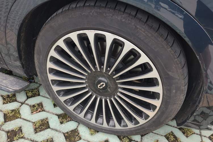 Used Hima AITO M9 2025 Extended-Range Ultra Version 52 kWh 6-Seater Right Front Wheel Hub