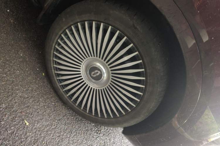 Used Hima AITO M9 2025 Extended-Range Ultra Version 52 kWh 6-Seater Right Front Wheel Hub