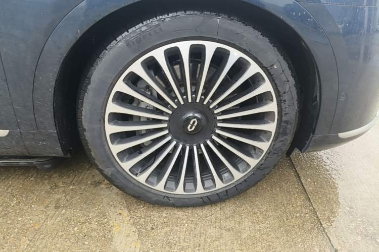 Used Hima AITO M9 2025 Extended-Range Ultra Version 52 kWh 6-Seater Right Front Wheel Hub