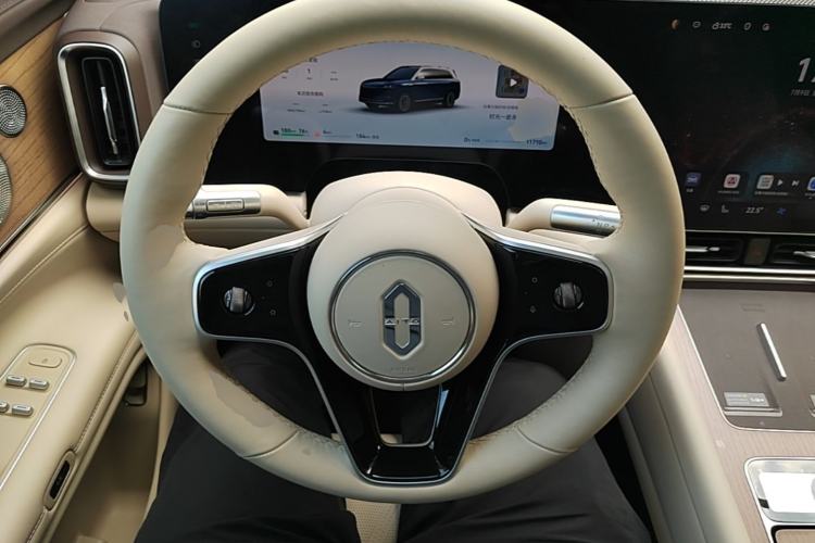 Used Hima AITO M9 2025 Extended-Range Ultra Version 52 kWh 6-Seater Steering Wheel